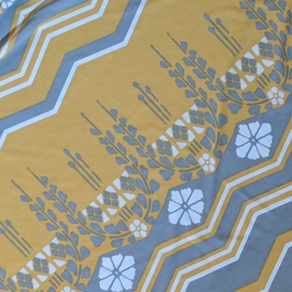 ♥Yellow Grey Floral Chevron Boho Style VNec - Picture 3 of 7